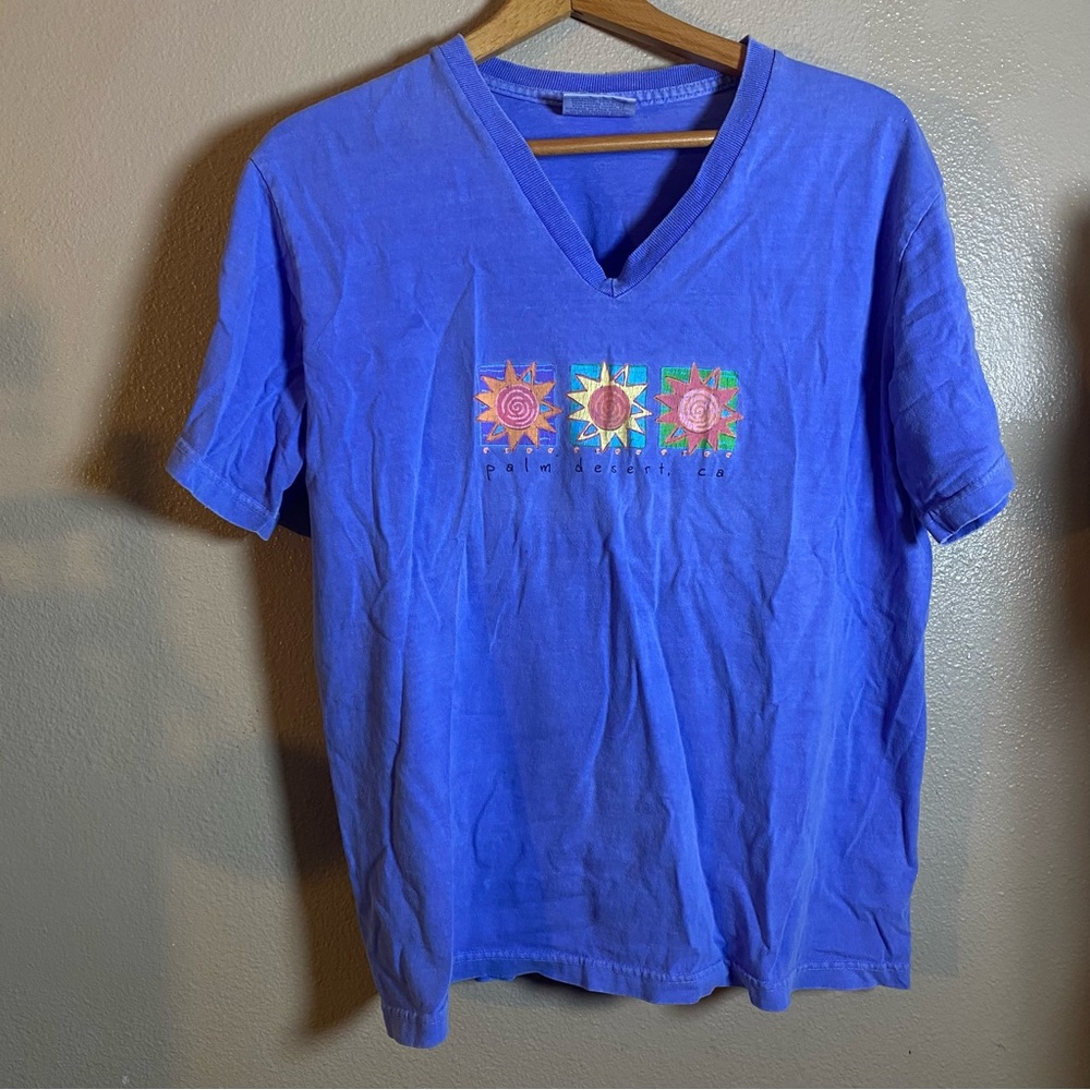 Freshâ Produce Blue V-Neck Tee size medium granola casual "palm dessert , ca"